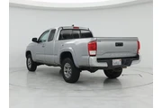 $28998 : Toyota Tacoma 2017 4x4 SR5 V thumbnail