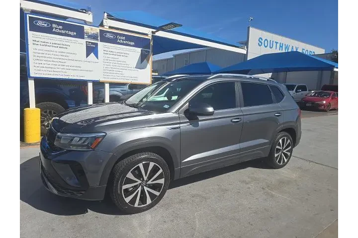 $17998 : Volkswagen Taos 2023 SE 4dr image 1