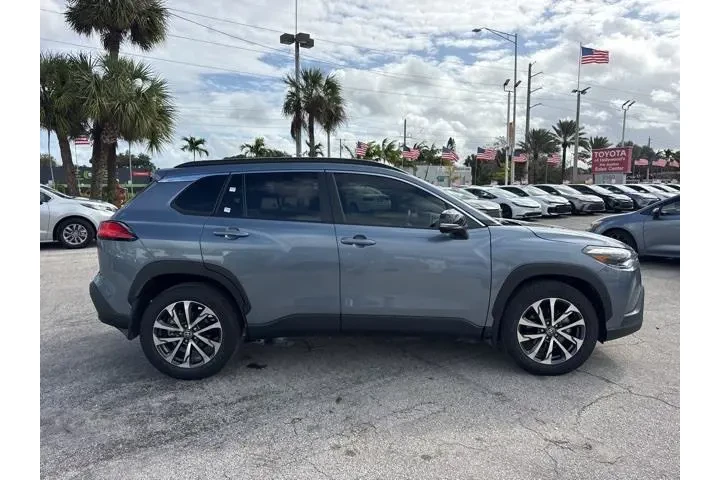 $27988 : Toyota Corolla Cross 2025 XL image 2