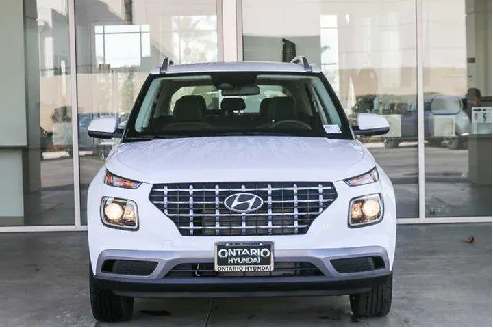$21726 : Hyundai VENUE 2025 SEL 4dr C image 3
