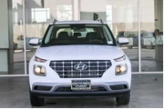 $21726 : Hyundai VENUE 2025 SEL 4dr C thumbnail