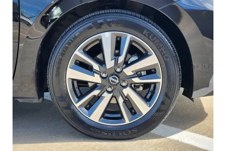 $17506 : Nissan Versa 2025 SV 4dr Sed image 10