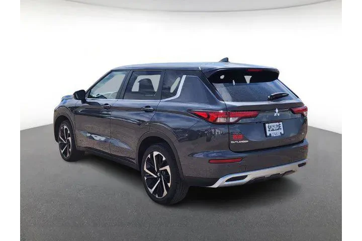 $25145 : Mitsubishi Outlander 2024 SE image 4