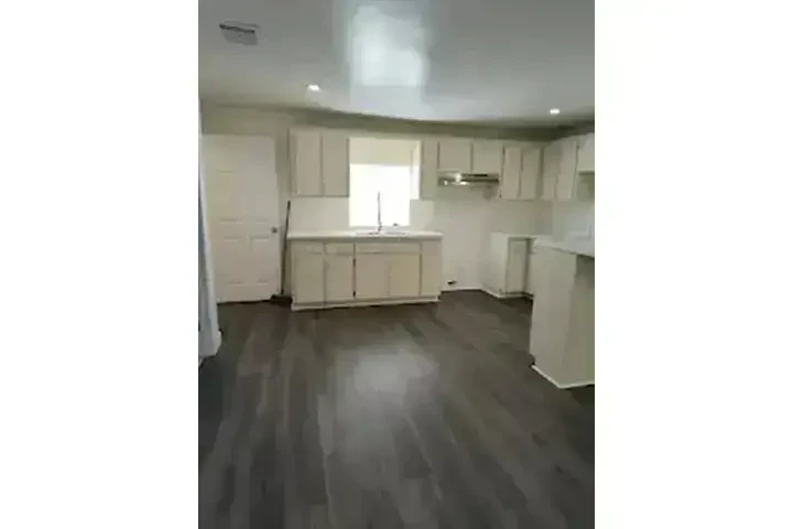 $2950 : HUNTINGTON PARK RENTO CASA image 4