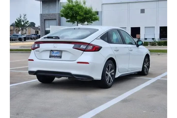 $22850 : Honda Civic 2023 LX 4dr Hatc image 5