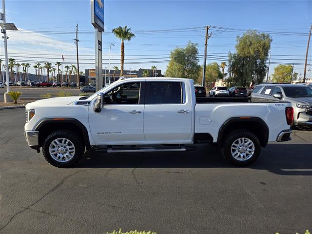 $57895 : Pre-Owned 2022 Sierra 2500HD image 3