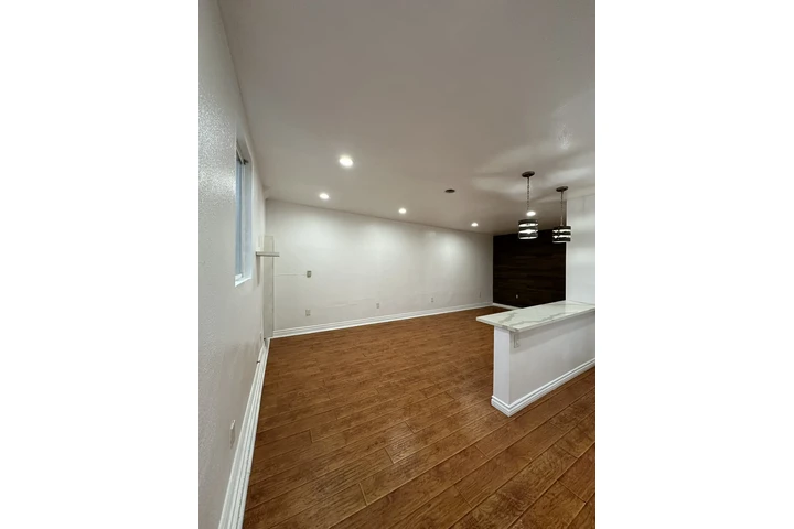$1600 : Estudio Moderno en Los Angeles image 2