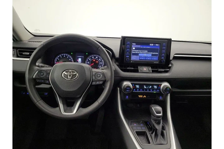 $30998 : Toyota RAV4 2022 XLE Premium image 10