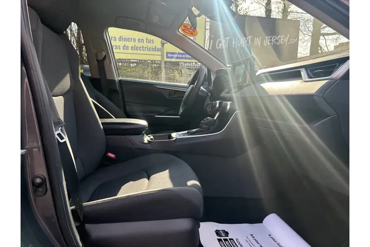 $23499 : 2020 RAV4 Hybrid LE image 9