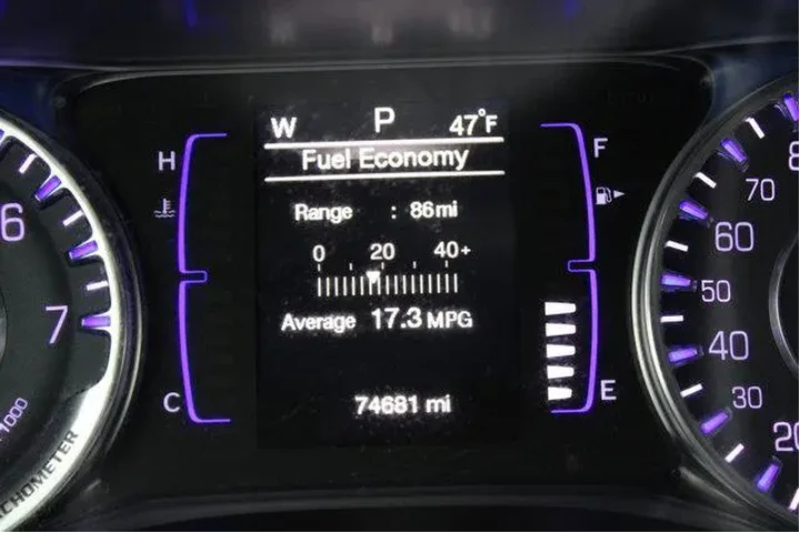 $14989 : Chrysler 200 2016 Limited 4d image 10