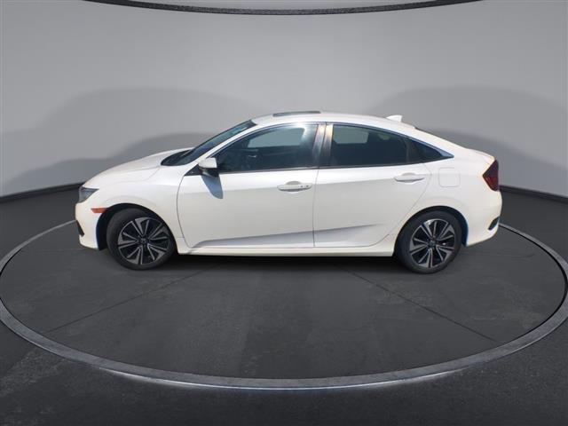 PRE-OWNED 2018 HONDA CIVIC SE image 5