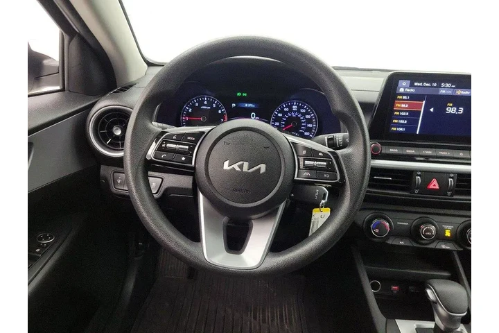 $17998 : Kia Forte 2023 LXS 4dr Sedan image 10