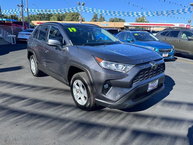 $25299 : 2019 RAV4 XLE AWD (Natl) image 3