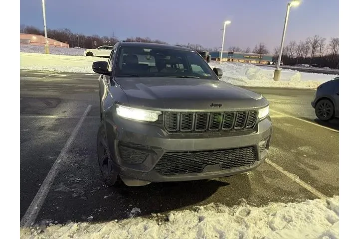 $31158 : Jeep Grand Cherokee 2023 4x4 image 9