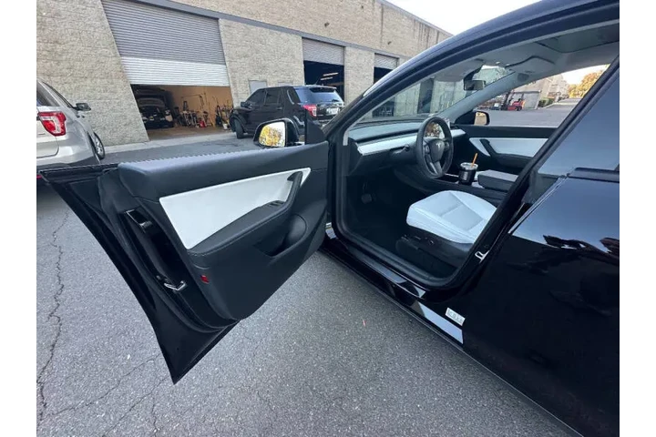 $29999 : 2022 Model Y Long Range image 9