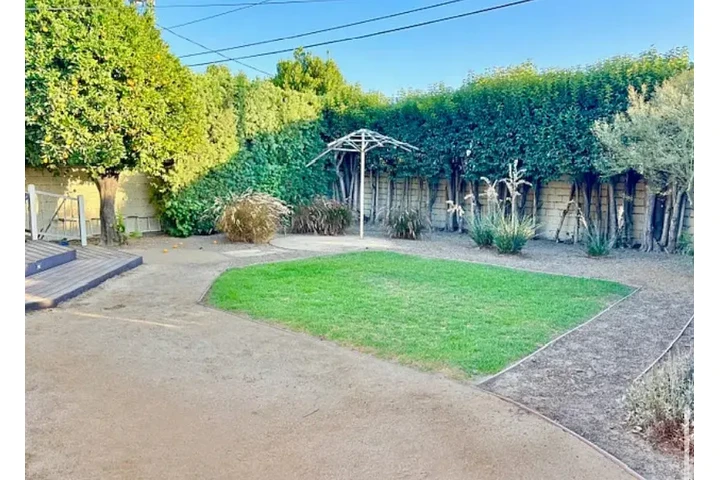 $1799 : Downey with great neighbors image 2