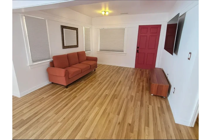 $800 : single-family home, Ready now! image 2