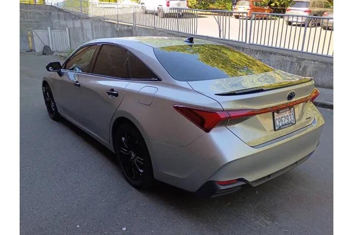 $29900 : 2022 Avalon Hybrid XSE Nights image 9