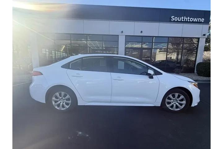 $20643 : Toyota Corolla 2023 LE 4dr S image 8