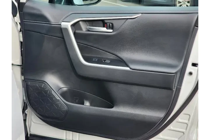 $34499 : Toyota RAV4 2023 AWD Limited image 10