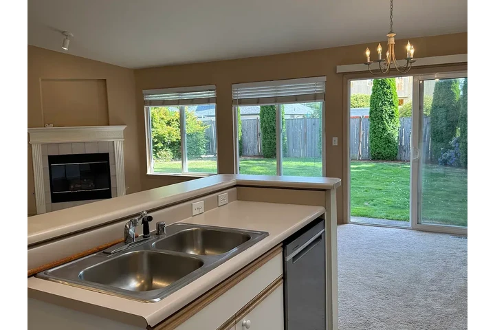 $1500 : Ready for Move-in: NOW image 5