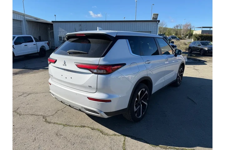 $23500 : Mitsubishi Outlander 2024 SE image 5
