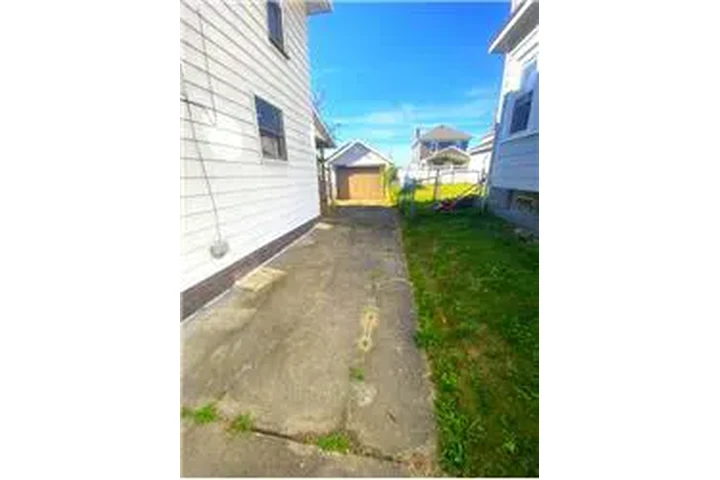 $1250 : Rental property with 3 bedro image 3
