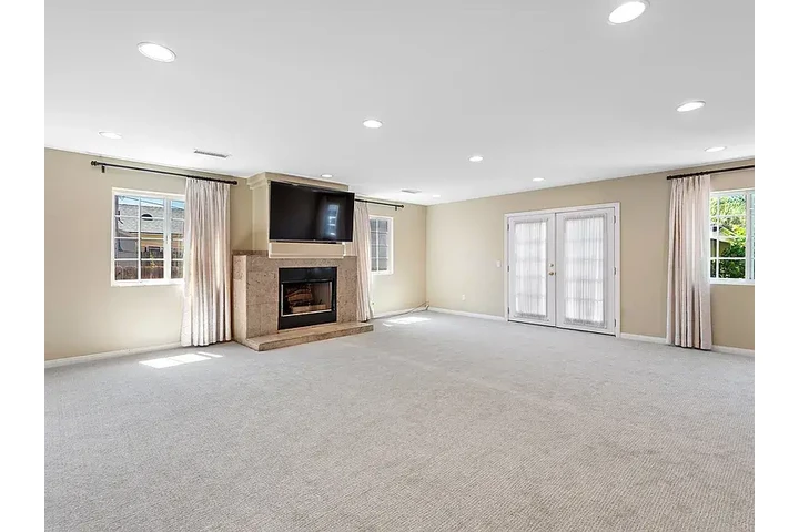 $2400 : 3Bed 2Bath Home in Yorba Linda image 3