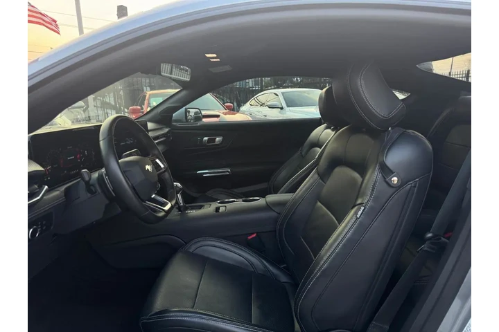 2024 Mustang GT Premium Coupe image 7