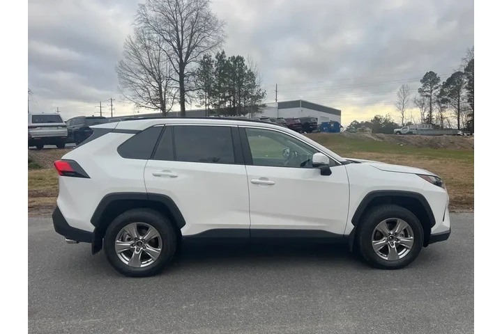 $34777 : Toyota RAV4 2025 AWD XLE 4dr image 4