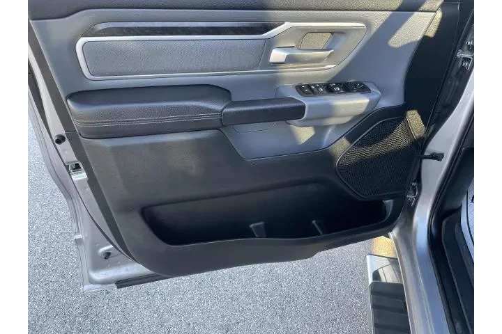 $31995 : Ram 1500 2021 4x4 Big Horn 4 image 9