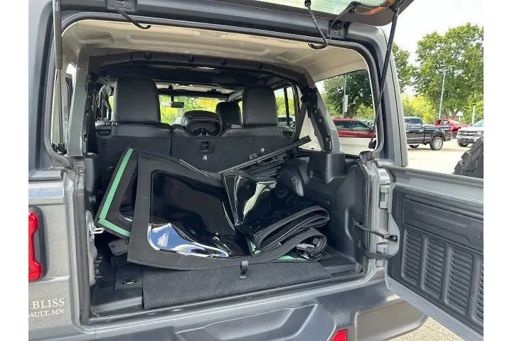 $39995 : Jeep Wrangler Unlimited 2022 image 7