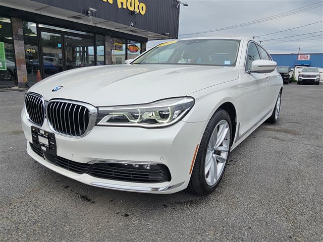 $37495 : 2018 BMW 7-Series image 4