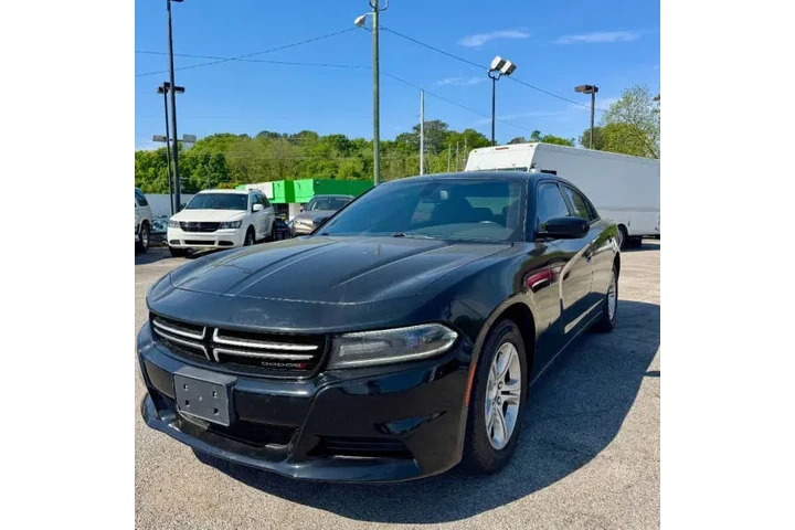 $9500 : 2017 Charger SE image 6