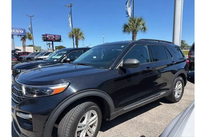 $31570 : Ford Explorer 2022 XLT 4dr S image 2