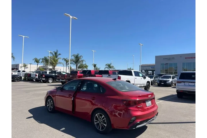 $16805 : Kia Forte 2023 LX 4dr Sedan image 6