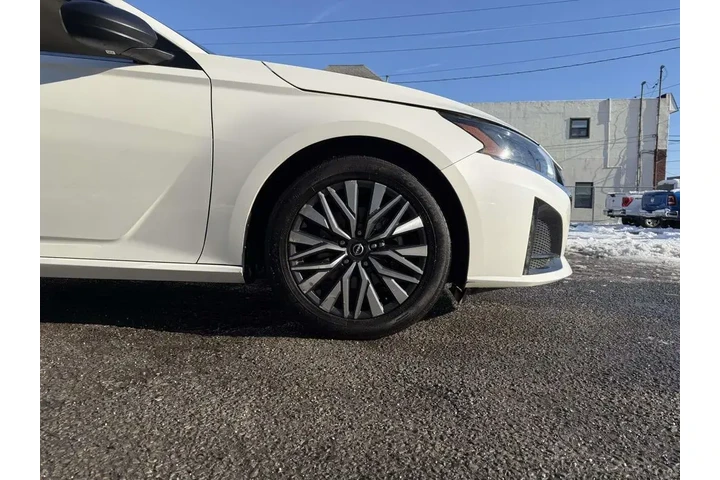 $15590 : Nissan Altima 2024 2.5 SV 4d image 9