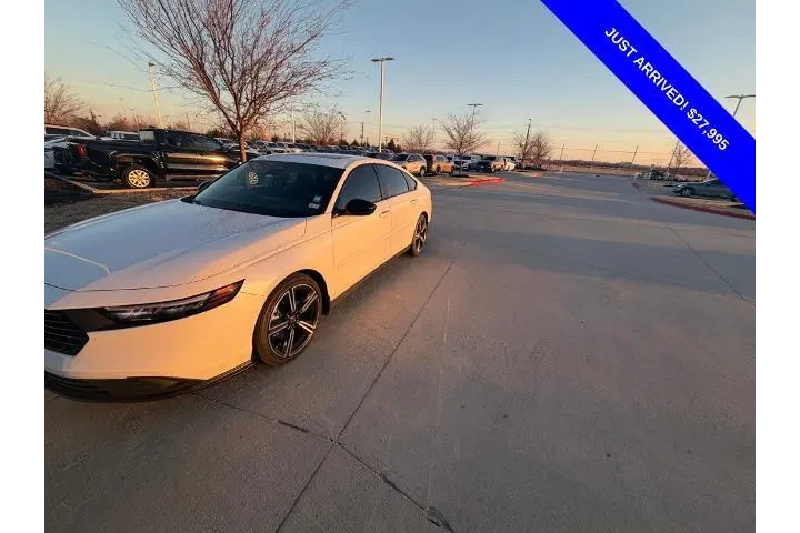 $27995 : Honda Accord Hybrid 2023 Spo image 1