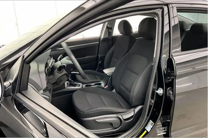 $13490 : Hyundai ELANTRA 2019 SE 4dr image 8