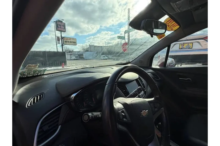 2020 Trax LT image 10