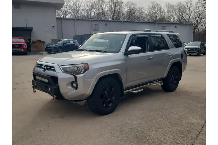 $31353 : Toyota 4Runner 2022 4x2 SR5 image 1