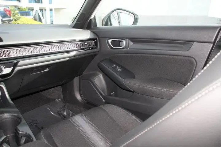 $26071 : Honda Civic 2025 Sport 4dr H image 8