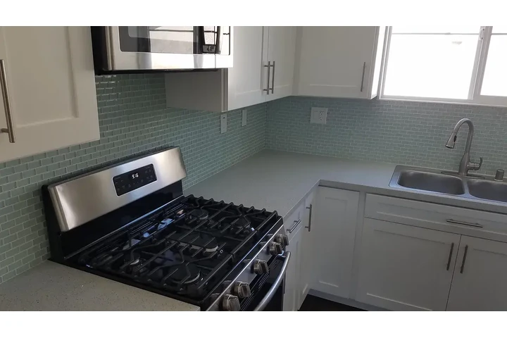 $1000 : 2444 Cabrillo Ave, Torrance, C image 4