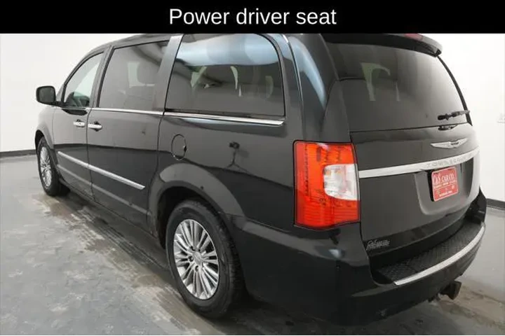 $5900 : Chrysler Town and Country 20 image 6