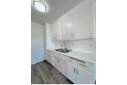 $1950 : 2 Bedroom Apt in James M Wood thumbnail