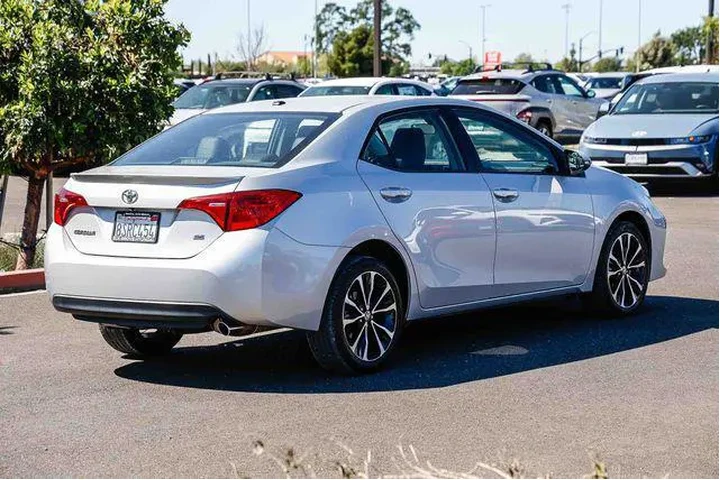 $17494 : Toyota Corolla 2017 SE 4dr S image 5