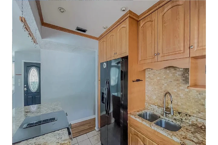 $950 : freshly painted, charming home image 3