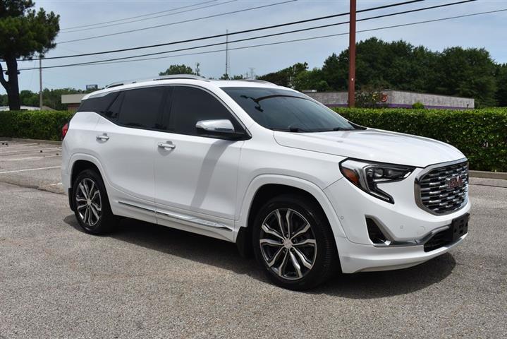 2018 GMC Terrain Denali image 2