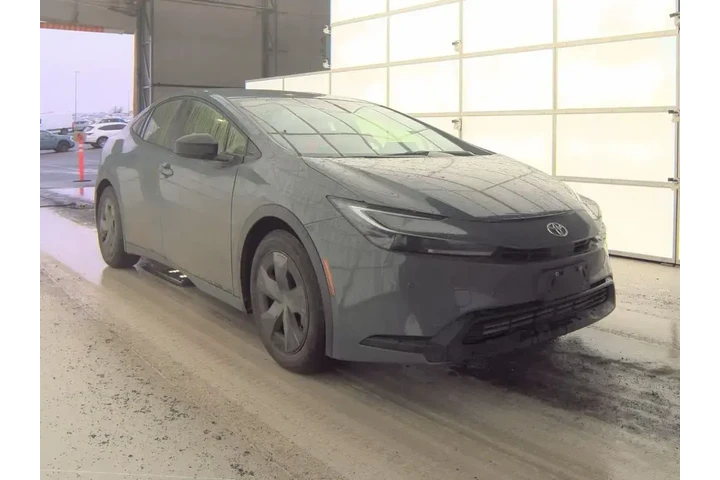 $23993 : Toyota Prius 2024 LE 4dr Hat image 2