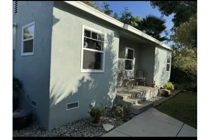 $2200 : Private House image 3